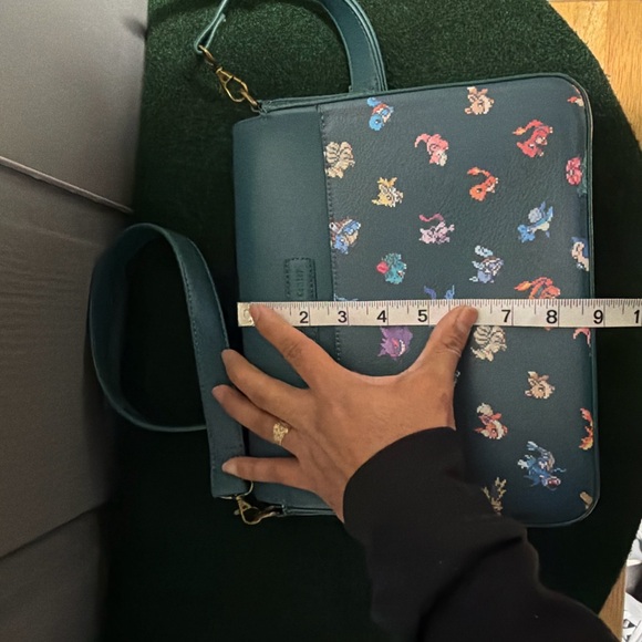 Pokemon Center Pokémon Pixel Pin Collector Shoulder Bag - Picture 11 of 11